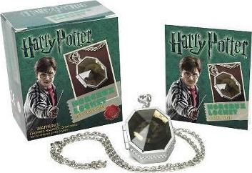 Harry Potter: Locket Horcrux Kit & Sticker Book